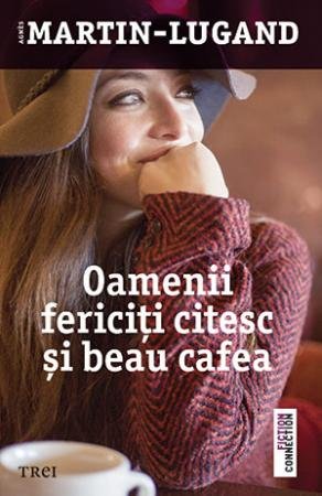 Oamenii fericiți citesc și beau cafea