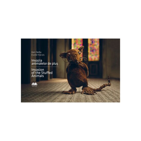 Invazia animalelor de pluș - Invasion of the Stuffed Animals (ediție bilingvă)